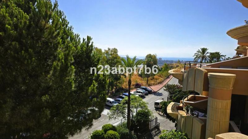Foto 9801955c-d6fe-4623-a2d1-78a1eaa492a4. Lloguer apartament amb aparcament piscina a Los Naranjos Marbella