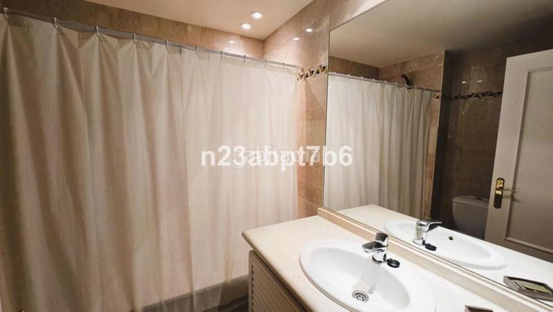 Foto adadbc26-39d8-4fe2-9113-72e7372880c0. Lloguer apartament amb aparcament piscina a Los Naranjos Marbella