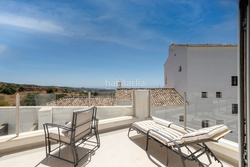 Foto 0b9f0b72-8e0f-4711-945b-875d244dae1f. Lloguer àtic amb aparcament piscina a Alto de los Monteros Marbella