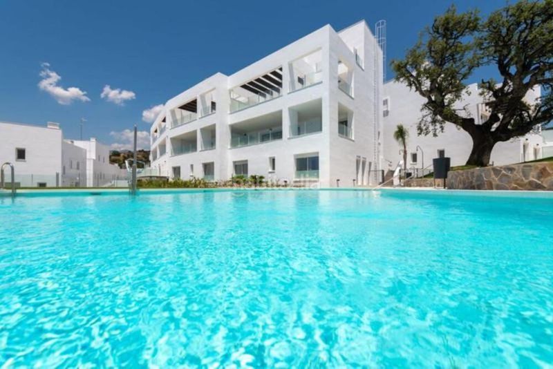Foto b4ddbaa6-4cc8-4c7c-a399-2d99f44765d5. Lloguer àtic amb aparcament piscina a Alto de los Monteros Marbella