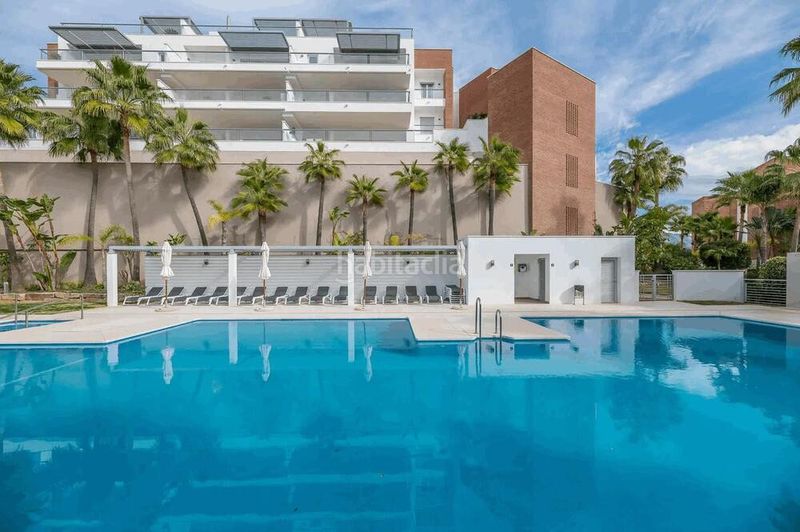 Foto 8a08c218-fe5b-4d0f-8f6b-cd81f3214449. Lloguer àtic amb aparcament piscina a los arqueros - puerto del almendro Benahavís