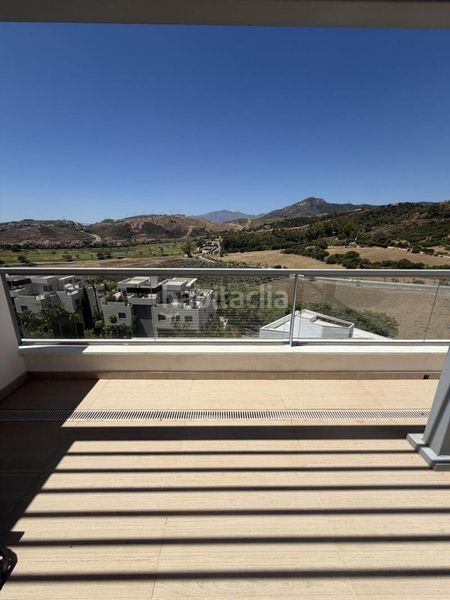 Foto d2a7c96e-990b-48d0-a822-fb894a4ed3d0. Lloguer àtic amb aparcament piscina a los arqueros - puerto del almendro Benahavís