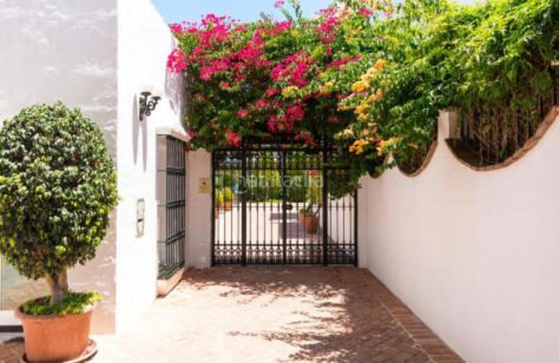 Foto 1818534f-1b1b-478f-82e8-f1399a42a1a7. Lloguer dúplex amb aparcament piscina a Puente Romano Marbella