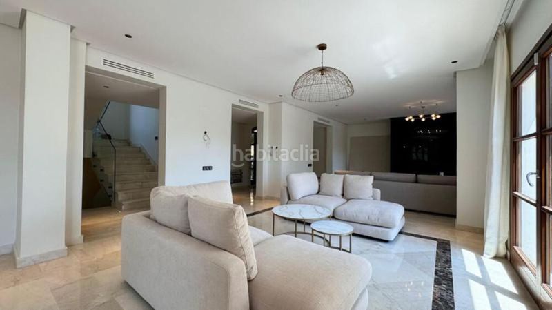 Foto c28a48f2-ba06-4d5c-9a49-eabc9fe16813. Alquiler casa en Puente Romano Marbella