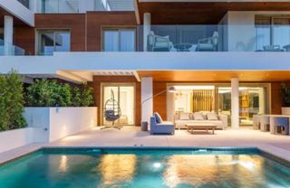 Affitto Piano terra in Las Lomas de Río Verde. Apartamento a estrenar con jardín en benalús, marbella