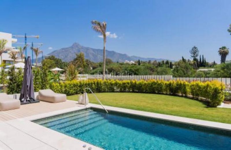 Foto 3bba30d9-6f3d-45b2-b9f4-0fcb2b022ee6. Lloguer planta baixa amb aparcament piscina a Las Lomas de Río Verde Marbella