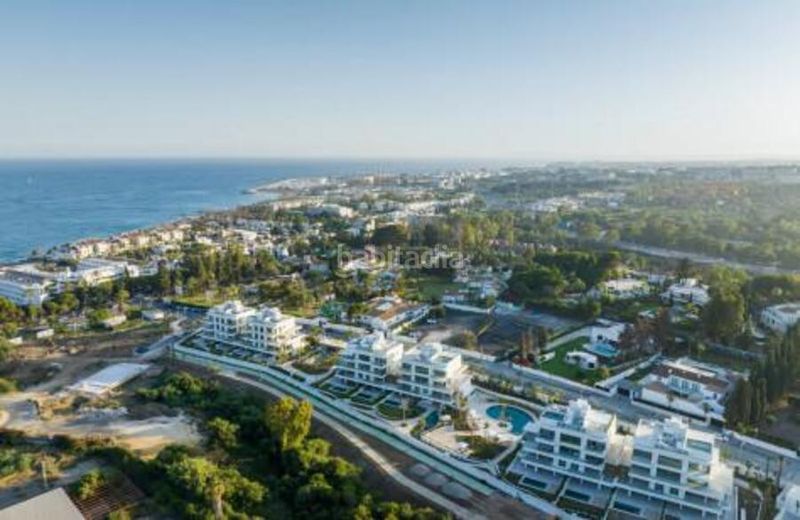 Foto 6071c7e1-2a1f-46df-aca4-a53c7a8ae1a6. Lloguer planta baixa amb aparcament piscina a Las Lomas de Río Verde Marbella