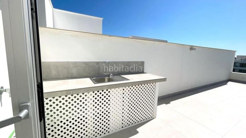 Foto 5944635f-bdfb-4fb3-a1e8-9896eb27a4ec. Lloguer àtic amb aparcament piscina a Bel - Air Estepona