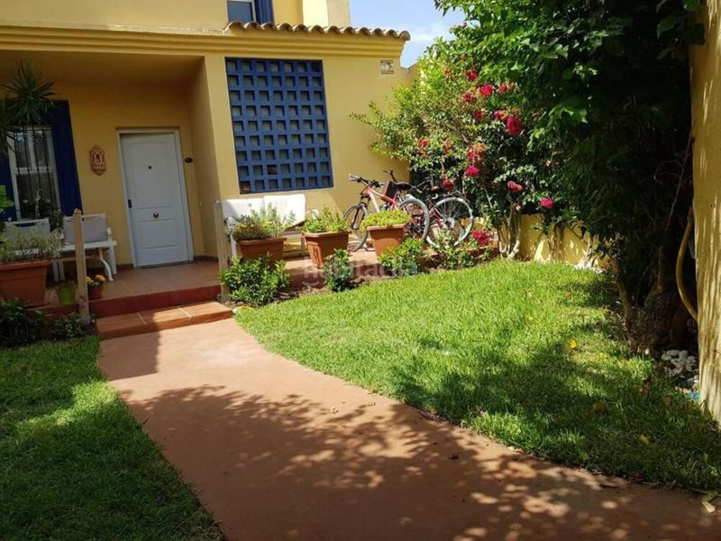 Foto 51ae027a-5e96-4255-9052-aea96f4c0be5. Lloguer casa adossada amb aparcament piscina a Puerto Banús Marbella