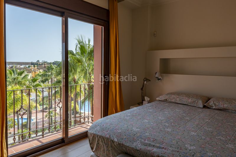 Foto 1f6fb155-00d1-4a74-a88c-7d6dc6fb839d. Lloguer àtic amb aparcament piscina a La Dama de Noche - La Alzambra Marbella