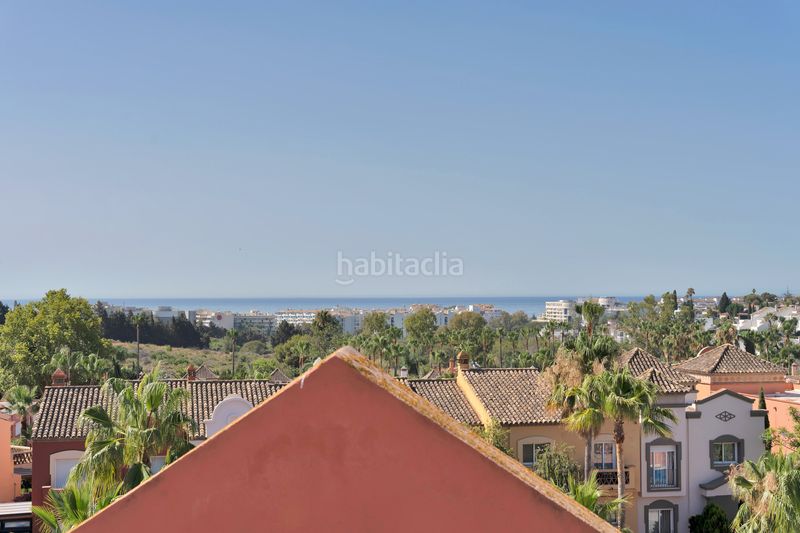 Foto c9a6758b-b1fe-4adb-a2b4-eb7d60edd9a0. Lloguer àtic amb aparcament piscina a La Dama de Noche - La Alzambra Marbella