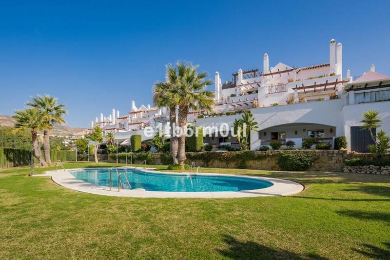 Foto 2ffabf55-4e5a-4295-b884-b743303e3be8. Apartament amb aparcament piscina a Los Naranjos Marbella