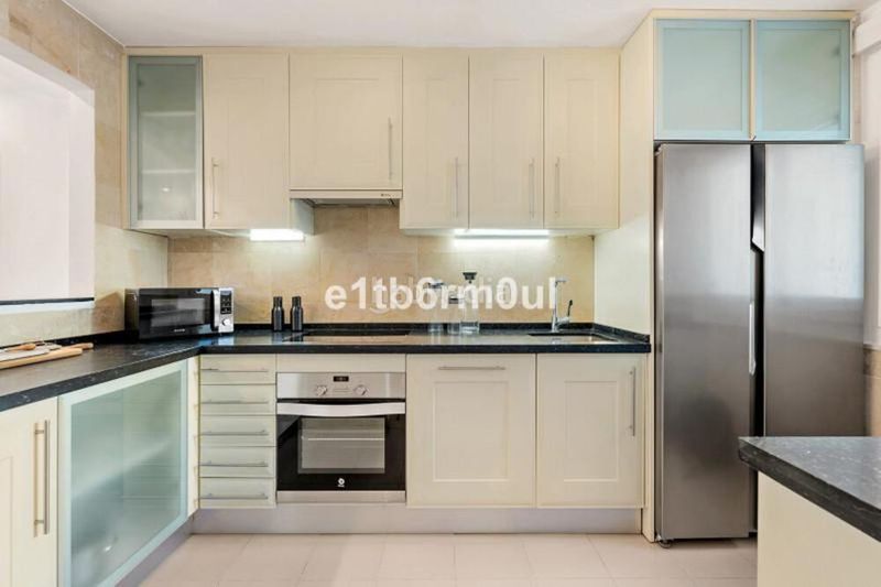Foto 7f068ed3-4afb-4aeb-80cc-f746124fa2cc. Apartament amb aparcament piscina a Los Naranjos Marbella