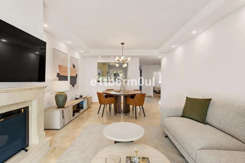 Foto 9013c04e-58a0-43e5-bb3a-46694875062f. Apartament amb aparcament piscina a Los Naranjos Marbella