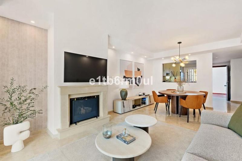 Foto 9df178fa-d4d5-4f5d-969e-ccfceacae3a5. Apartament amb aparcament piscina a Los Naranjos Marbella