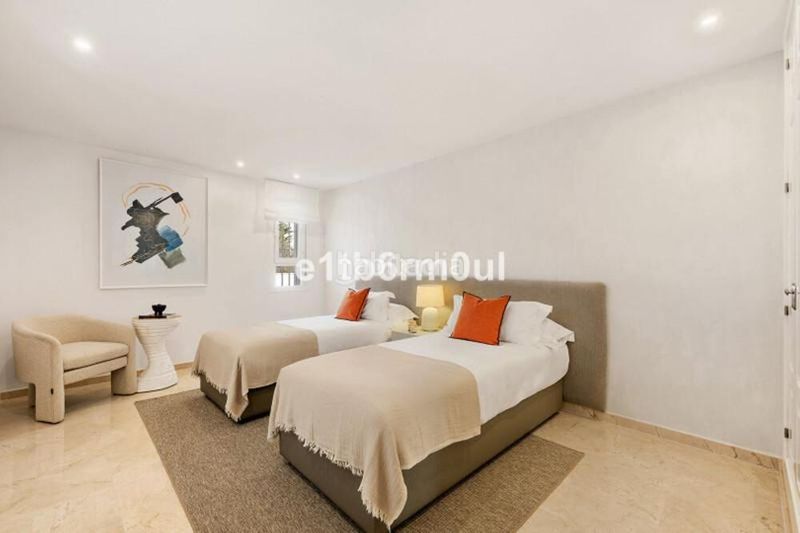 Foto fbdfc395-e64c-4350-a723-c626f05057a9. Apartament amb aparcament piscina a Los Naranjos Marbella