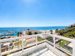 Location Appartement à Playa Bajadilla - Puertos. Apartamento de 3 dormitorios en primera línea de playa en el cor