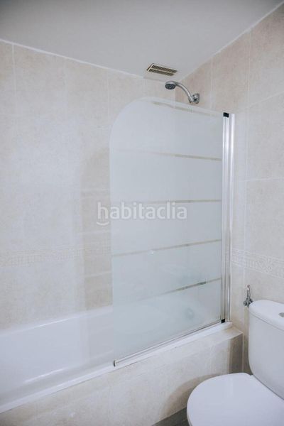 Foto 5eecbfda-adfb-4ef0-8657-8a578fef61ef. Affitto piano terra con parcheggio piscina in bahía de Marbella Marbella