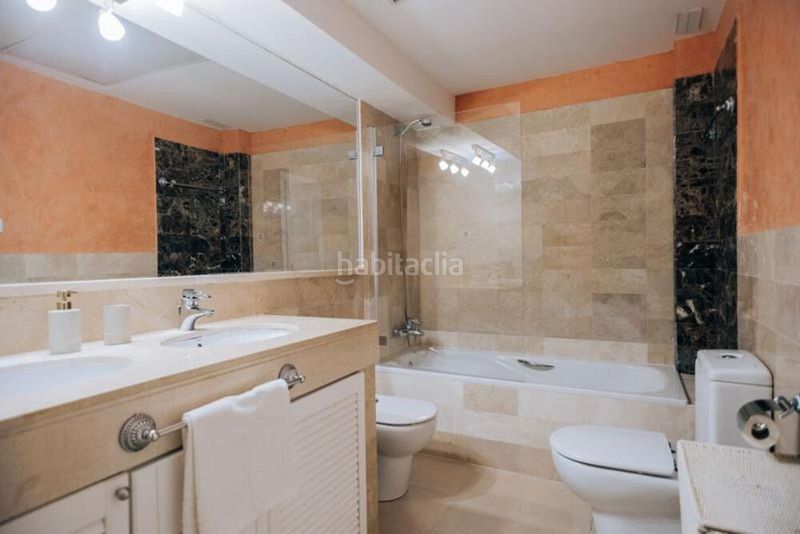 Foto 7a0747a3-17f4-4d36-a864-c3a5f8d41c98. Affitto piano terra con parcheggio piscina in bahía de Marbella Marbella