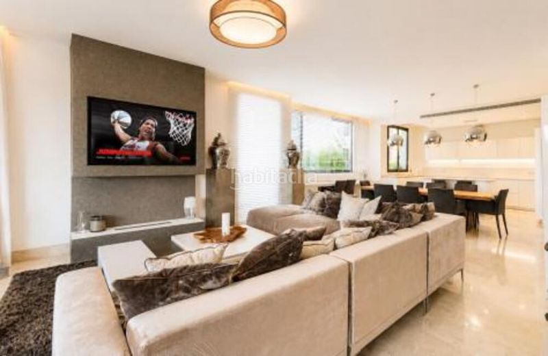 Foto 00b11ea5-8a93-409a-a9da-4056aaf3bf3a. Rent duplex with parking pool in Sierra Blanca Marbella