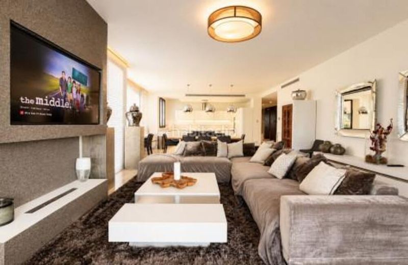 Foto 8824dc48-c395-417a-a4e5-b59fc61bd9b2. Rent duplex with parking pool in Sierra Blanca Marbella