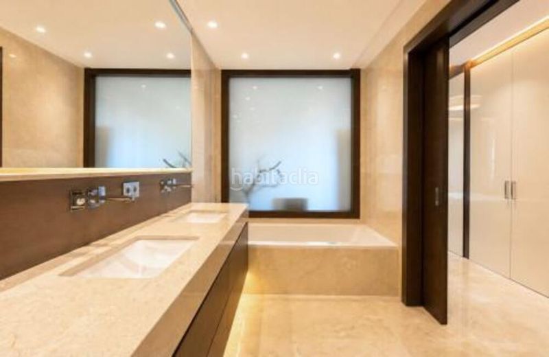 Foto a46358f5-a90d-478b-b325-89f67cbce9ee. Rent duplex with parking pool in Sierra Blanca Marbella