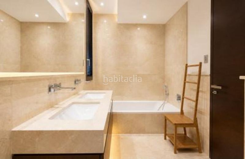Foto aa86e81d-d464-4775-b8c4-e66314af9f7d. Rent duplex with parking pool in Sierra Blanca Marbella