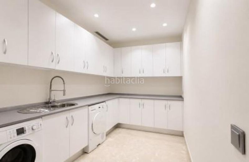 Foto c30ad503-08c2-4f1c-8b3f-1c036a56af5a. Rent duplex with parking pool in Sierra Blanca Marbella