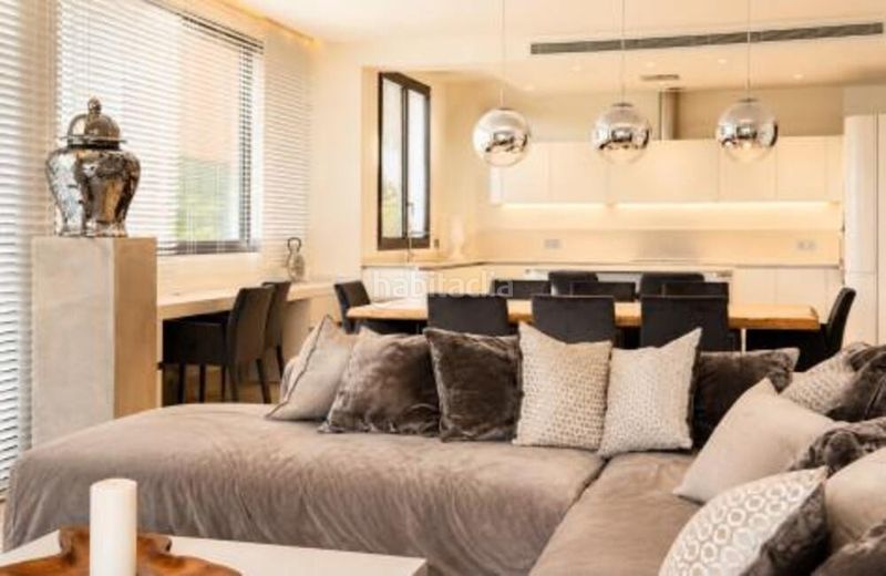 Foto c6a87e84-5e94-4ebf-8aef-e9a0160721d0. Rent duplex with parking pool in Sierra Blanca Marbella