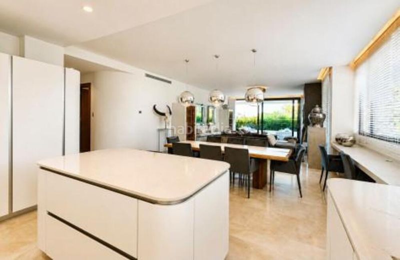 Foto dc11a0da-7e96-435b-81ab-680c611778c6. Rent duplex with parking pool in Sierra Blanca Marbella