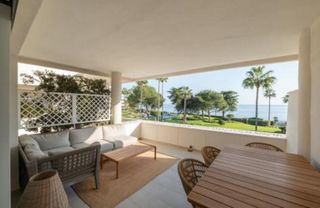 Appartement à Guadalmansa. Apartamento de lujo en primera línea de playa con impresionantes