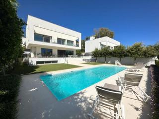 Casa a Avenida de las golondrinas 42. Moderna villa en loma de casasola, estepona