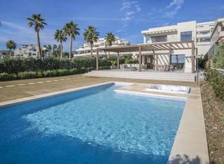Casa a El Velerín. Villa en venta en velaya, estepona