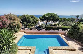 Casa a N/a. Villa de estilo tradicional en bahía de casares, 5 dormitorios y
