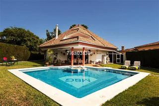 Casa a Calle familia romero 2. Villa  chalet, bel air, costa del sol.