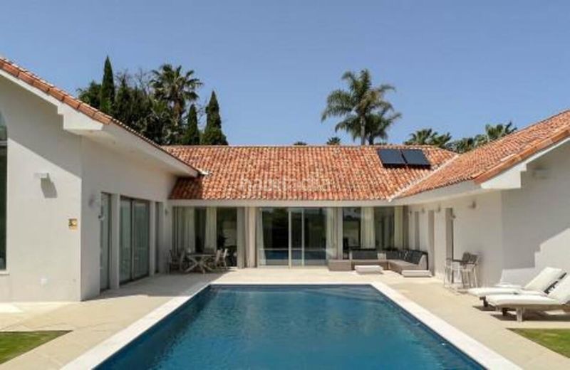 Foto 399de943-d823-4707-ae19-90c1367f6687. Lloguer casa amb aparcament piscina a Sotogrande alto Sotogrande