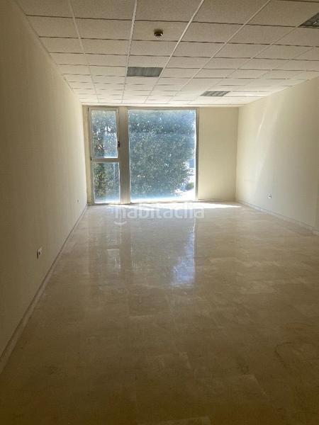 Foto f8b03cf9-a010-4ea4-90d7-fc2fe2cca3cf. Oficina  en venta en guadacorte. en Barrios (Los)