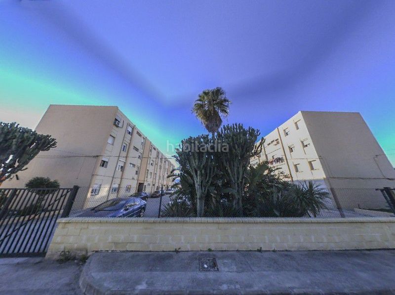 Foto 4df72210-3843-4a24-a704-edf78a6f72ce. Flat in El Rinconcillo Algeciras