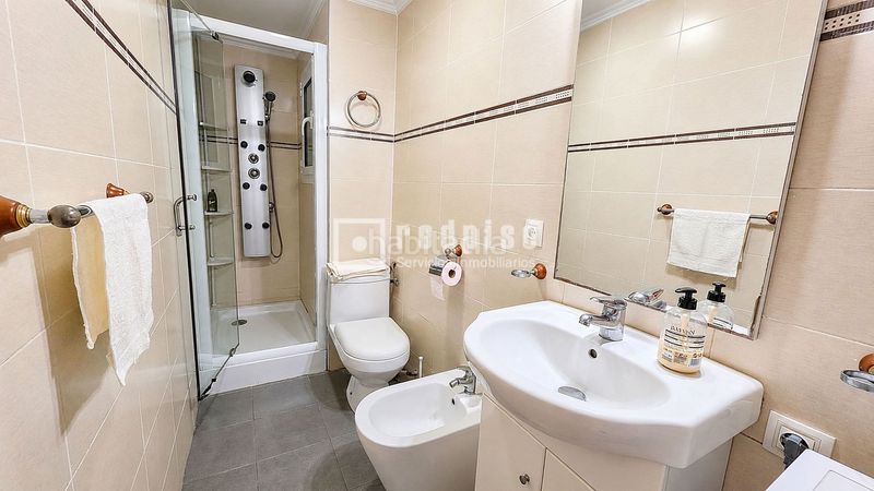 Piso para entrar a vivir con ascensor y excelente ubicación en Valencia - Imagen 12