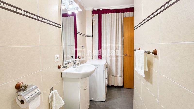 Piso para entrar a vivir con ascensor y excelente ubicación en Valencia - Imagen 13