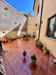 Casa en Malpartida de Plasencia. Gran casa con patio, terrazas, garaje y vivienda independiente e