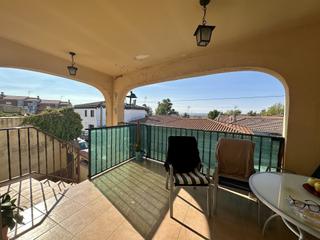 Maison à Malpartida de Plasencia. Vivienda familiar con doble patio, terraza y garaje