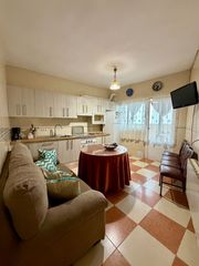 Maison à Casas del Castañar. Vivienda en planta baja con gran cochera y almacén en casas del