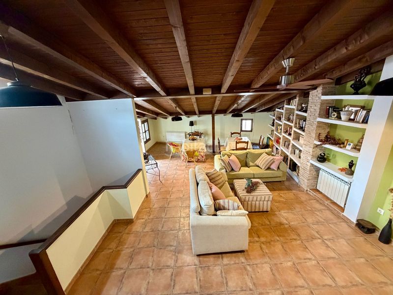 Foto e4fbf2de-5bc7-49a1-8c17-b936ce3a856c. Haus mit heizung in Casas del Castañar