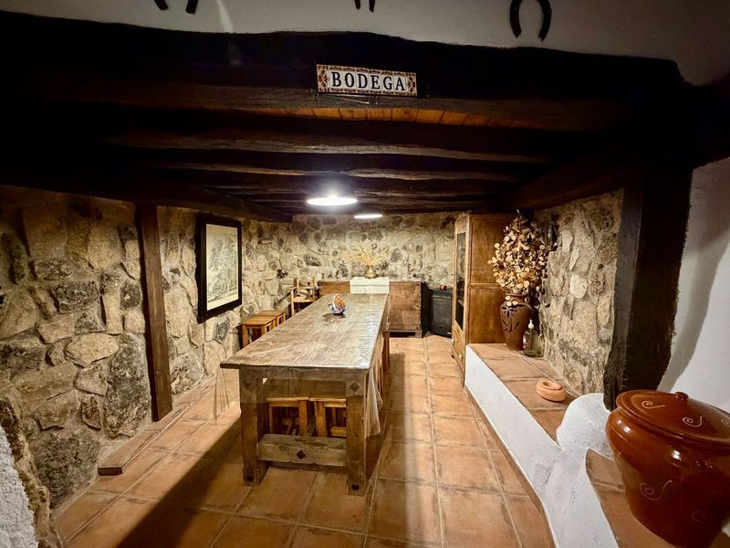 Foto e5a853ec-5366-412d-afe4-3394de6736e5. Haus mit heizung in Casas del Castañar