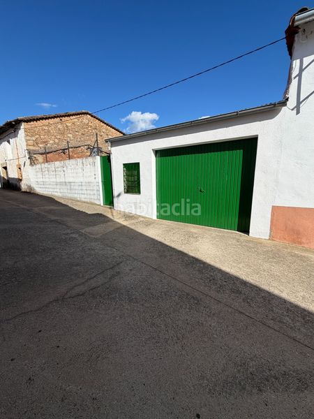 Foto 80c8ad2a-a376-4d5c-b04d-4174e90e3e75. Aparcament cotxe a Tejeda de Tiétar