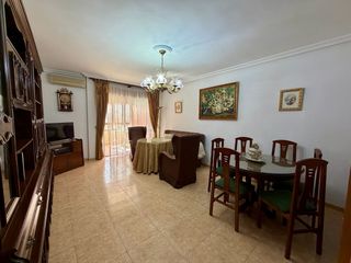 Flat in Centro Ciudad. Amplio piso de 3 dormitorios con patio