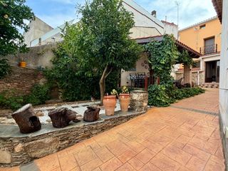 Casa in Malpartida de Plasencia. Casa en venta en el centro de malpartida de plasencia con patio,