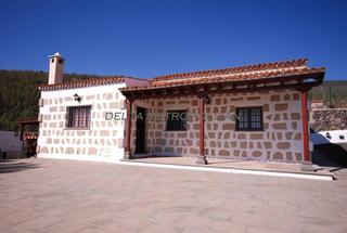 Masia a Paredes. Granadilla de abonafinca rustica