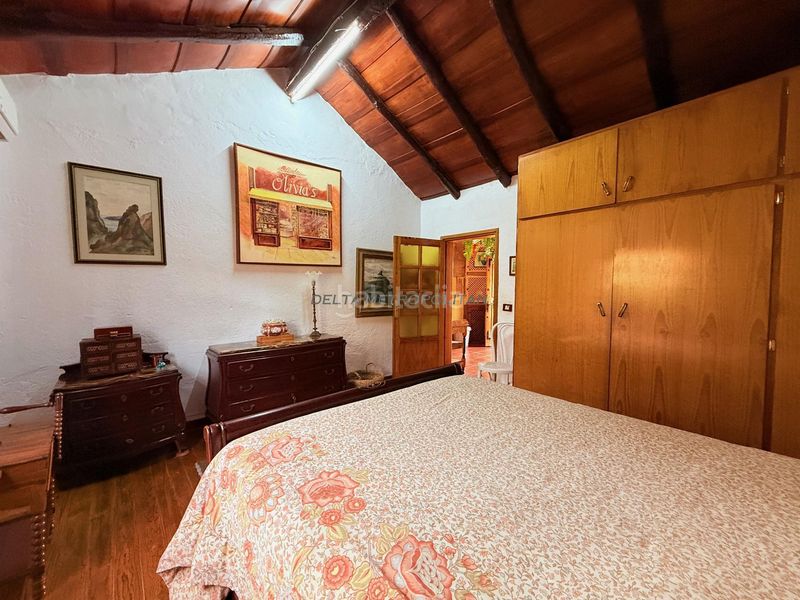 Foto d91c3f15-256b-4f80-ad81-37428da93019. Masia amb aparcament a Vilaflor